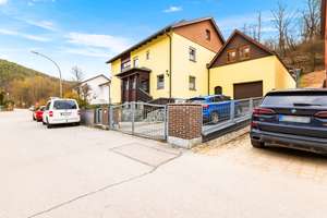 Gepflegtes Einfamilienwohnhaus mit Wintergarten, separatem Jugendstudio und großzügigem Grundstück – Die vollständige Adresse der Immobilie erhältst du vom Anbieter., 93128 Regenstauf – Vorschaubild 1