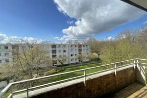 inziehen & wohlfühlen: Renovierte 2-Zimmer-Wohnung mit sonnigem Balkon und schönem Ausblick – Wiesbadener Str. 30, 47138 Obermeiderich, Duisburg – Vorschaubild 2
