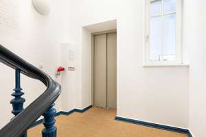 Helmholtzkiez: Lichtdurchfluteter 4-Zimmer Altbau, 4. OG, Lift, große Terrasse & 2 Balkone, 2 Bäder – Schönhauser Allee 52, 10437 Prenzlauer Berg, Berlin – Vorschaubild 21