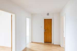 Helle Dachgeschosswohnung mit Einbauküche und Blick ins Grüne in ruhiger Lage von Oberhausen – Bismarckstraße 74, 46047 Borbeck, Oberhausen – Vorschaubild 4