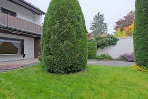 Gepflegte Doppelhaushälfte mit uneinsehbarem Grundstück in Waldtrudering