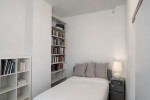 Bezugsfertig: Elegante 2-Zimmer-Wohnung mit Terrasse & großem Garten im Diplomatenpark – Clara-Wieck-Straße 0, 10785 Tiergarten, Berlin – Vorschaubild 3