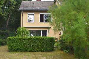 Wohnen im Grünen : Reihenendhaus auf großem Grundstück in Zehlendorf-Düppel mit Garage – Die vollständige Adresse der Immobilie erhältst du vom Anbieter., 14163 Zehlendorf, Berlin – Vorschaubild 2