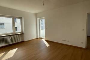 Bitte nur Mailanfragen: Helle 2 Zi-Whg. m. Balkon in der Donaustaufer Str. Nähe Milchwerk