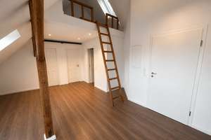Lichtdurchflutete 2-Zimmer-Dachgeschosswohnung mit Loft-Charakter