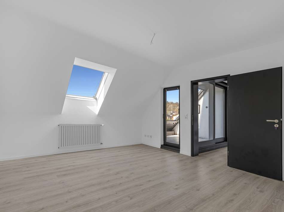 Schlafzimmer mit Zugang zur Lo
