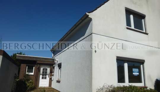 Bild von Doppelhaushälfte mit Anbau, Garage und Garten in Bremen!