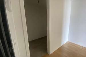 Schöne, helle, 4.Zi.Whg mit zwei Bädern, Abstellraum, großem Balkon, EBK, Kellerraum – Tunnelstraße 2, 70469 Bahnhof Feuerbach, Stuttgart – Vorschaubild 9