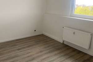 Charmante Dachgeschosswohnung – 3 Zimmer auf ca. 80 m² – Grenzstraße 12, 47226 Bergheim, Duisburg – Vorschaubild 3