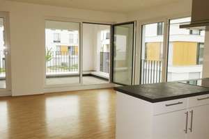 Bodentiefe Fenster - sehr helle, repräsentative 2 Zimmer Wohnung mit Einbauküche und Loggia – An der Lingenmühle 6, 41061 Gladbach, Mönchengladbach – Vorschaubild 10