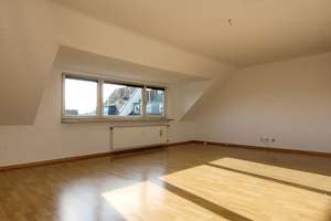MANNELLA *Zentrale Lage mit Gartennutzung & Garage* Sonnige Dachgeschosswohnung in Troisdorf – Die vollständige Adresse der Immobilie erhältst du vom Anbieter., 53840 Troisdorf – Vorschaubild 13