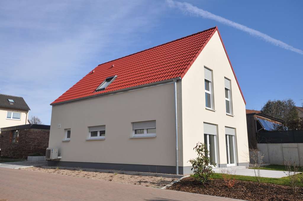 Immobilie in Eschau - Freistehendes Einfamilienhaus!
Der Frühling zeigt, wie schön Veränderung sein kann! - Bild 0