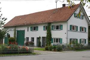 Liebevolles Bauernhaus mit 400 qm² Ausbaupotenzial als Wohn-/Geschäftshaus sucht neue Eigentümer – Mörgenerstraße 29, 86874 Tussenhausen – Vorschaubild 1
