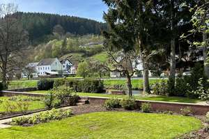 Freistehende Villa mit Sandsteinsäulen - Aussichtsturm und Parkähnlicher Anlage – Die vollständige Adresse der Immobilie erhältst du vom Anbieter., 54570 Mürlenbach – Vorschaubild 2