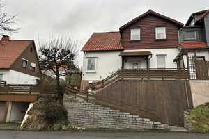 Interessante Doppelhaushälfte mit ca. 120 m² Wohnfläche, kl. Blockhaus, 2 Garagen und Garten. – Osterode am Harz (Kreis) – Vorschaubild 5