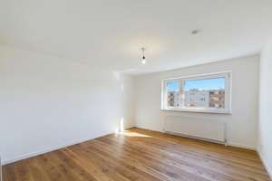 Sanierte 3-Zimmer-Wohnung mit Westbalkon, Weitblick & TG-Stellplatz – vermietete Kapitalanlage – Die vollständige Adresse der Immobilie erhältst du vom Anbieter., 81243 Aubing-Süd, München – Vorschaubild 4
