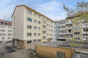 8-Familienhaus + Gewerbe im Erdgeschoss und 3 Garagen - Sicheres Investment