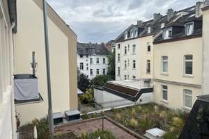 Lage, Lage, Lage  / großzügige 2 Zimmer Wohnung mit Aufzug und Balkon – Die vollständige Adresse der Immobilie erhältst du vom Anbieter., 65183 Mitte, Wiesbaden – Vorschaubild 12