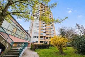 Über den Dächern Stuttgarts im „Romeo“ – denkmalgeschützte 3-Zimmer-Wohnung im 17.OG inkl. Garage – Die vollständige Adresse der Immobilie erhältst du vom Anbieter., 70437 Rot, Stuttgart – Vorschaubild 1