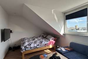 Gemütliche Dachgeschosswohnung mit guter Verkehrsanbindung – Wilhelm-Mauser-Straße 41-43, 50827 Bickendorf, Köln – Vorschaubild 3