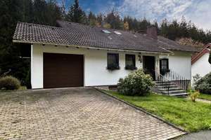 Einfamilienhaus mit Einliegerwohnung in Geroldsgrün  – Die vollständige Adresse der Immobilie erhältst du vom Anbieter., 95179 Geroldsgrün – Vorschaubild 3