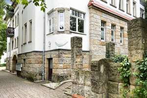 TRAUMHAFTE DG-WOHNUNG IN VILLA // 66 m² pures Wohnglück – Die vollständige Adresse der Immobilie erhältst du vom Anbieter., 1129 Trachau, Dresden – Vorschaubild 2