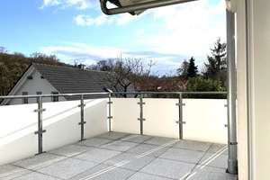 Tolle 4 Zi.-Wohnung - 1.OG – schöner gr. Eckbalkon - ruhige Lage - ´´Erdwärme``!