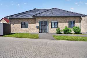 Top gepfl. Bungalow mit gr. Garage & Terrasse in ruhiger, bevorz. Wohnlage – Die vollständige Adresse der Immobilie erhältst du vom Anbieter., 26826 Weener – Vorschaubild 2