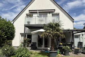 Groß-Buchholz: Exzellentes ZFH mit 2 Wohnungen, Terrasse, Balkon, Garage, Top Garten & Beste Lage!