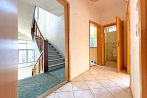 Zentral in S-Feuerbach: 3-Zi.-Altbauwohnung mit Stellplatz & Einbauküche – ideal auch als WG – Die vollständige Adresse der Immobilie erhältst du vom Anbieter., 70469 Feuerbach-Mitte, Stuttgart – Vorschaubild 12