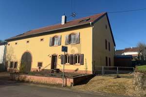 RESTAURIERTER LANDHAUS-CHARME MIT VIEL PLATZ