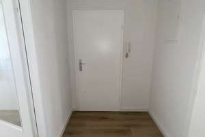 Sanierte 2-Raum-Wohnung mit Balkon in Oberhausen – Bahnhofstraße 19, 46145 Sterkrade-Mitte, Oberhausen – Vorschaubild 2