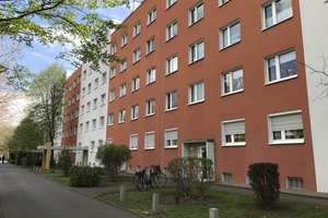 2 Raum im EG mit Balkon – An der Magistrale 33, 6124 Südliche Neustadt, Halle (Saale) – Vorschaubild 1