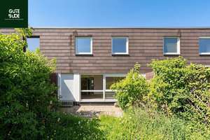 reserviert: Lage trifft Potential: Attraktives Reihenhaus in Höchberg mit Garten und Einzelgarage! – Die vollständige Adresse der Immobilie erhältst du vom Anbieter., 97204 Höchberg – Vorschaubild 1