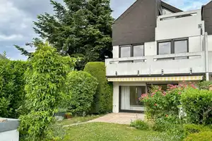 Ihr Traumhaus im Grünen: Reihenendhaus mit Garten, Terrasse und Garage – Stuttgart – Vorschaubild 2