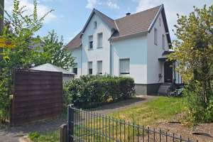 Mehrgenerationenwohnen oder Kapitalanlage – Zweifamilienhaus in Sennestadt