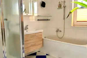 Charmante Doppelhaushälfte im Dorfkern Wartenberg - 5 Zimmer, Küche, Gäste-WC, Veranda – Berlin – Vorschaubild 7