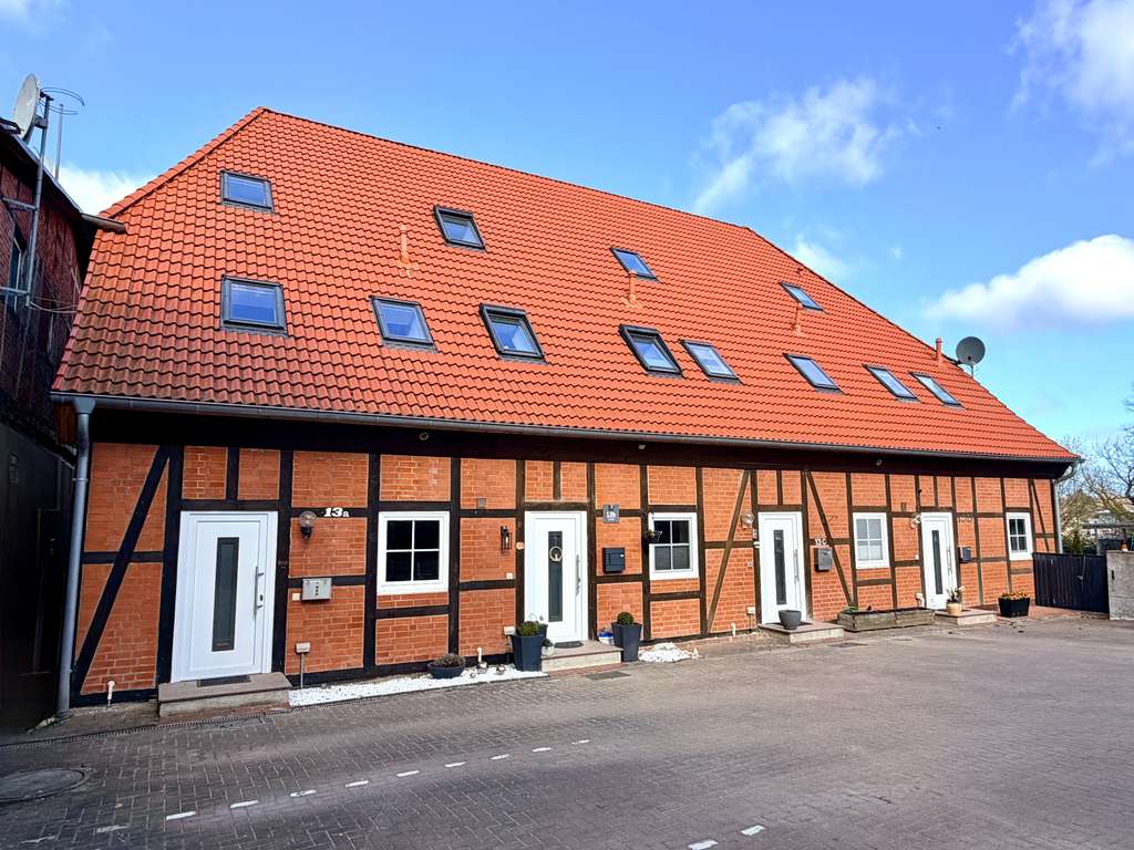 Immobilie in Schönberg - Endreihenhaus mit Oberteichblick – 42 m² Terrasse und Stellplatz in zentraler Lage - Bild 1