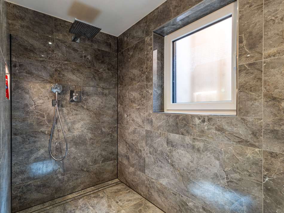 Dusche Badezimmer UG