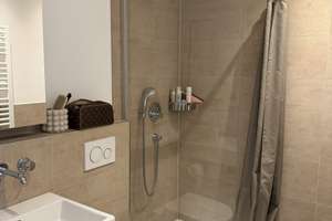 ***EINZIEHEN UND WOHLFÜHLEN - TOLLE 3 ZIMMER WOHNUNG MIT EINBAUKÜCHE UND BALKON*** – Adlerstr. 6, 40211 Pempelfort, Düsseldorf – Vorschaubild 9