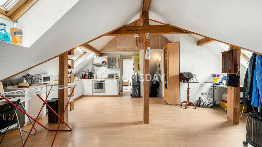 Immobilie in Reutlingen - Gemütliche Dachgeschosswohnung mit besonderem Grundriss, Tageslichtbad und PKW-Stellplatz - Bild 0