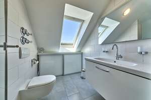 WOHNEN AUF 2 EBENEN! 4 Zimmer Maisonette mit Stellplatz, Fußbodenheizung und Balkon in ruhiger Lage – Die vollständige Adresse der Immobilie erhältst du vom Anbieter., 65205 Erbenheim, Wiesbaden – Vorschaubild 6