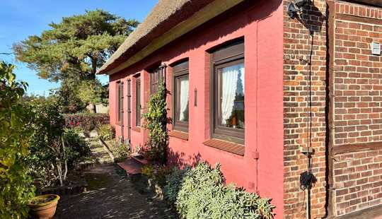 Bild von Reetdach-Einfamilienhaus mit Scheune und Garage in wunderbar ruhiger Lage in Hamburg-Ochsenwerder