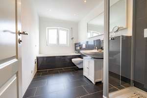 Hochwertige 4 Zimmer Maisonettewohnung mit Tiefgaragenstellplatz ruhiger straßenabgewandter Wohnlage – Die vollständige Adresse der Immobilie erhältst du vom Anbieter., 22397 Wohldorf-Ohlstedt, Hamburg – Vorschaubild 12