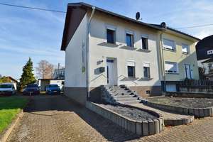 Gepflegtes Zuhause mit Garten und 3 Stellplätzen – ideal für Familien – Die vollständige Adresse der Immobilie erhältst du vom Anbieter., 66780 Rehlingen-Siersburg – Vorschaubild 1