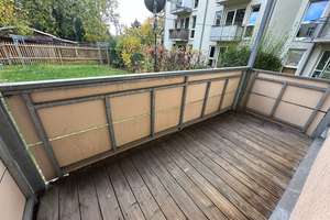 Top Whg. / Laminat / Bad mit Wanne/ großer Balkon u.v.m.