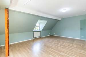 Ideale Kapitalanlage: Großzügige 3,5-Zimmer-Dachgeschosswohnung mit PKW-Stellplatz in Wellingdorf – Die vollständige Adresse der Immobilie erhältst du vom Anbieter., 24148 Wellingdorf, Kiel – Vorschaubild 2