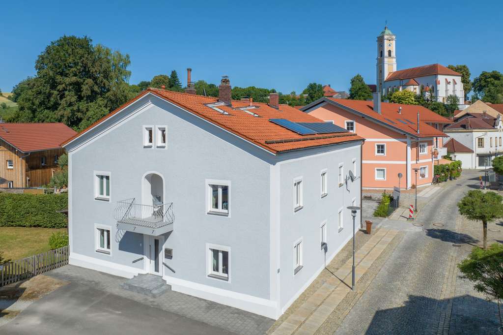 Immobilie in Bad Birnbach - Stadthaus‑Juwel im Kurort Bad Birnbach – großzügig, stilvoll, rundum modernisiert! - Bild 0