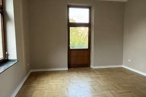 Stilvoller Altbau mit drei Balkonen und frontalem Blick auf den Spee’schen Graben – Poststr. 30, 40211 Carlstadt, Düsseldorf – Vorschaubild 9