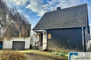 Kompaktes Einfamilienhaus mit sep. Garagengebäude  – Die vollständige Adresse der Immobilie erhältst du vom Anbieter., 57587 Birken-Honigsessen – Vorschaubild 1